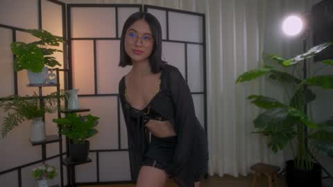 Snapshot of sensualcherry_ chatting on January 2025 11:36:02 PM Maria- OF sensual bee online show from January 2025 11:36:02 PM