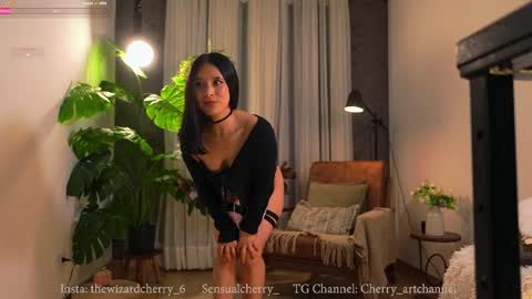 Maria- OF sensual bee online show from April 2026 12:33:01 AM