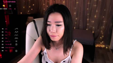 Snapshot of sensualily chatting on February 2025 09:06:02 PM Kiki online show from February 2025 09:06:02 PM