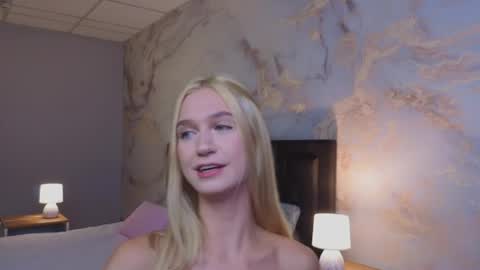 Snapshot of serenastile chatting on May 2026 10:23:01 AM SerenaStile online show from May 2026 10:23:01 AM