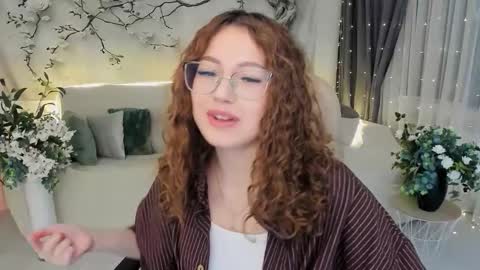 Ophelia online show from November 2025 04:20:01 PM