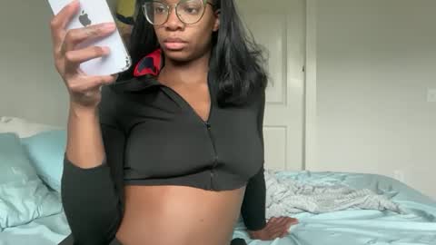 Snapshot of serenitybee chatting on April 2026 09:32:02 PM Serenity Bee online show from April 2026 09:32:02 PM