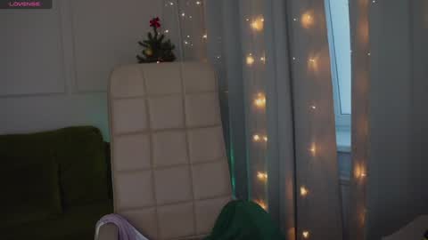 Hey Guys and Girls non-binary personalities  Im Sereta online show from December 2024 10:34:02 AM