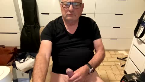 Snapshot of serge8413 chatting on December 2024 12:28:01 AM serge8413 online show from December 2024 12:28:01 AM