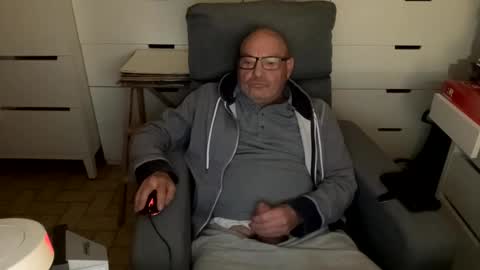 Snapshot of serge8413 chatting on December 2024 09:08:02 PM serge8413 online show from December 2024 09:08:02 PM