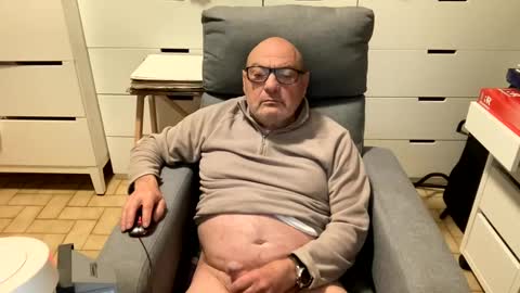 Snapshot of serge8413 chatting on January 2025 03:56:01 AM serge8413 online show from January 2025 03:56:01 AM