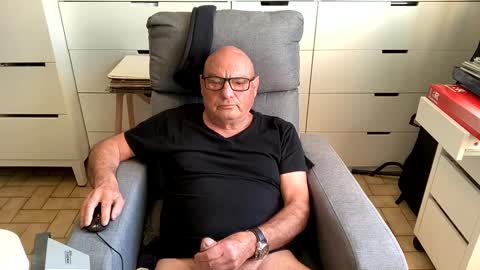 Snapshot of serge8413 chatting on January 2025 09:04:02 AM serge8413 online show from January 2025 09:04:02 AM