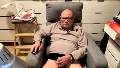 Snapshot of serge8413 chatting on January 2025 01:52:02 AM serge8413 online show from January 2025 01:52:02 AM