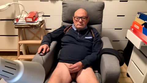 Snapshot of serge8413 chatting on January 2025 10:08:02 PM serge8413 online show from January 2025 10:08:02 PM