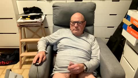 Snapshot of serge8413 chatting on February 2025 04:57:02 AM serge8413 online show from February 2025 04:57:02 AM