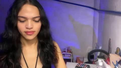 Snapshot of servicedoll18 chatting on October 2025 03:49:01 PM Bella online show from October 2025 03:49:01 PM