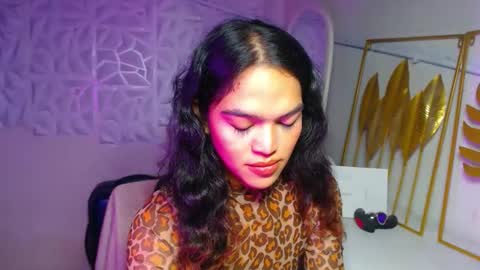 Snapshot of servicedoll18 chatting on December 2025 04:01:02 PM Bella online show from December 2025 04:01:02 PM