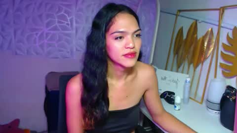 Snapshot of servicedoll18 chatting on January 2026 05:27:02 PM Bella online show from January 2026 05:27:02 PM