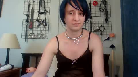 Servile Sarah online show from April 2026 09:43:01 PM