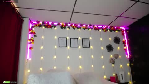 Lili online show from April 2026 06:15:01 PM