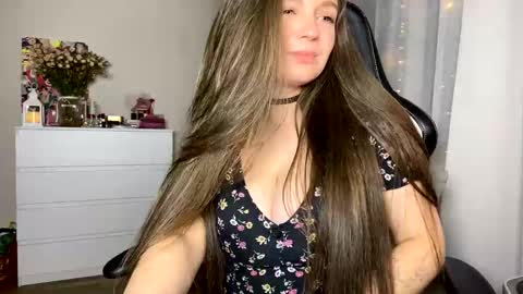 My name is Mia whats yours online show from January 2025 01:10:02 AM