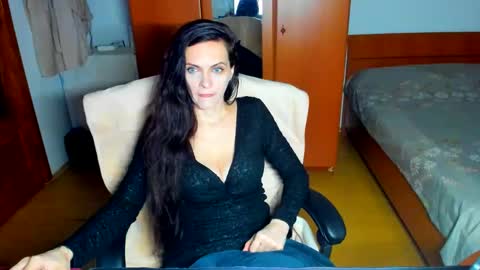 Snapshot of sexqueen1111 chatting on June 2026 02:06:01 AM sexqueen1111 online show from June 2026 02:06:01 AM