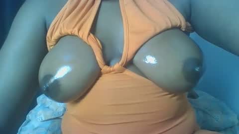 Snapshot of sexxy_butty chatting on May 2026 04:37:01 PM Gigie online show from May 2026 04:37:01 PM