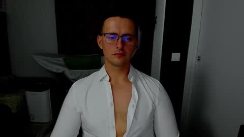 Sexxymuscles4U online show from November 2025 12:38:02 PM