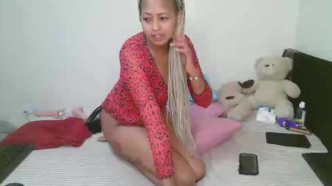 Snapshot of sexy_bluegirl chatting on April 2026 10:18:01 AM sexy_bluegirl online show from April 2026 10:18:01 AM