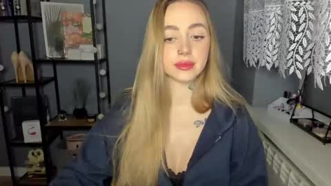 Snapshot of sexy_coralie chatting on December 2024 08:19:02 AM C o r a l i e online show from December 2024 08:19:02 AM