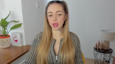 Snapshot of sexy_coralie chatting on January 2025 07:41:01 AM C o r a l i e online show from January 2025 07:41:01 AM