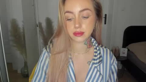 Snapshot of sexy_coralie chatting on September 2025 06:52:02 PM C o r a l i e online show from September 2025 06:52:02 PM