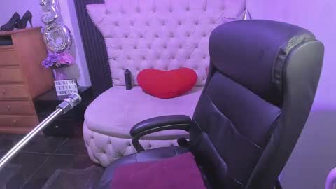 Snapshot of sexy_cristall chatting on May 2026 07:00:02 PM C R I S T A L online show from May 2026 07:00:02 PM