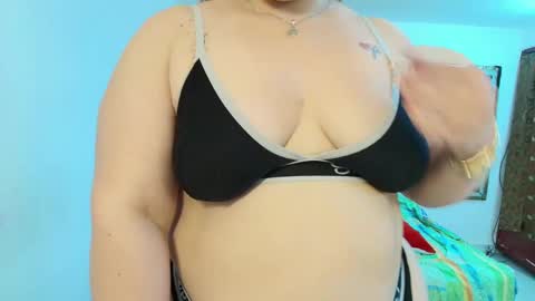 Snapshot of sexy_curvi chatting on February 2025 11:02:02 PM karla instagram online show from February 2025 11:02:02 PM