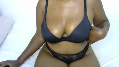 Snapshot of sexy_curvy2 chatting on October 2025 01:25:01 AM bubble online show from October 2025 01:25:01 AM