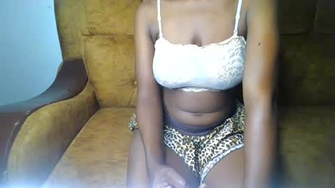Snapshot of sexy_ellahh chatting on June 2026 12:22:01 PM Ellahh online show from June 2026 12:22:01 PM