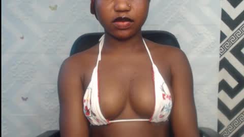 Snapshot of sexy_floral chatting on October 2025 05:33:02 PM Angela online show from October 2025 05:33:02 PM