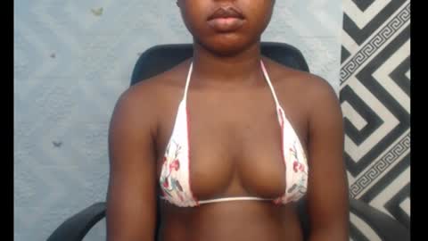 Snapshot of sexy_floral chatting on October 2025 07:03:01 PM Angela online show from October 2025 07:03:01 PM