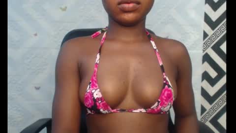 Snapshot of sexy_floral chatting on October 2025 06:15:01 PM Angela online show from October 2025 06:15:01 PM