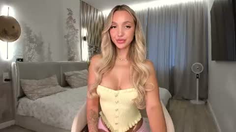 sexy_leksy online show from August 2026 05:37:02 PM