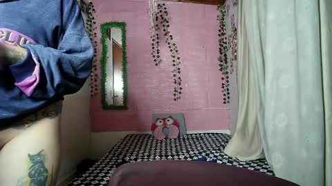 Snapshot of sexy_lolas chatting on May 2026 05:15:02 AM sexy lolas online show from May 2026 05:15:02 AM