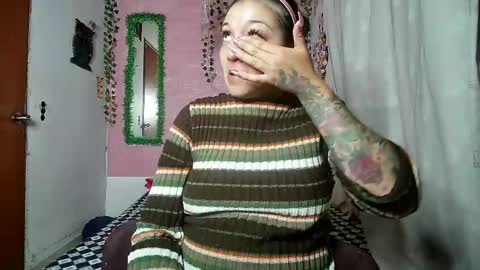Snapshot of sexy_lolas chatting on May 2026 04:19:02 AM sexy lolas online show from May 2026 04:19:02 AM