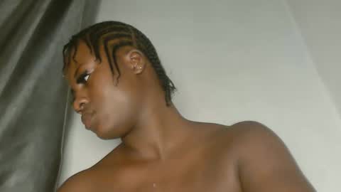 Snapshot of sexy_petitqueen chatting on March 2026 03:44:01 AM sexy_petitqueen online show from March 2026 03:44:01 AM