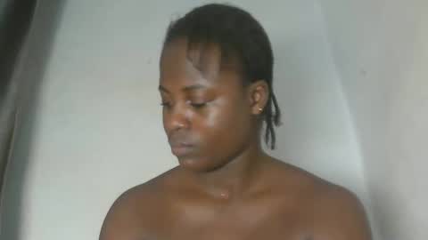 Snapshot of sexy_petitqueen chatting on April 2026 04:00:01 AM sexy_petitqueen online show from April 2026 04:00:01 AM
