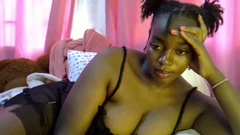 Snapshot of sexy_siera chatting on April 2026 11:34:01 AM laura online show from April 2026 11:34:01 AM