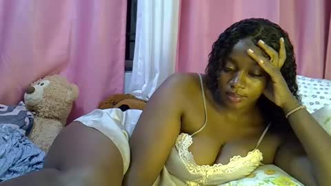 Snapshot of sexy_siera chatting on May 2026 05:42:01 PM laura online show from May 2026 05:42:01 PM