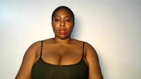 Luna online show from November 2025 09:57:02 PM