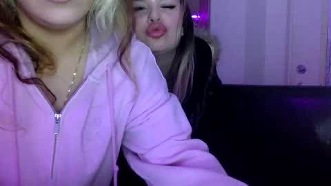 Snapshot of sexyblondiifreak chatting on April 2026 03:08:02 AM karmen online show from April 2026 03:08:02 AM