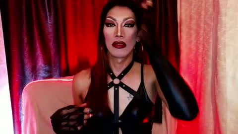 Snapshot of sexydevine_34 chatting on June 2026 02:11:01 AM Devine online show from June 2026 02:11:01 AM