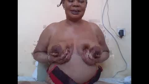 Snapshot of sexydove2 chatting on December 2025 07:01:02 AM EMILY online show from December 2025 07:01:02 AM