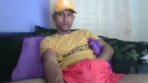 Snapshot of sexyleon69 chatting on September 2025 05:53:02 AM Sexy leon online show from September 2025 05:53:02 AM