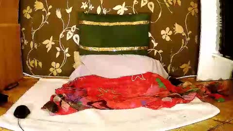 Snapshot of sexymayagold chatting on September 2025 07:27:01 PM Squirty Maya Gold online show from September 2025 07:27:01 PM