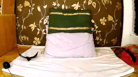 Snapshot of sexymayagold chatting on September 2025 07:01:02 AM Squirty Maya Gold online show from September 2025 07:01:02 AM