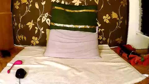 Snapshot of sexymayagold chatting on October 2025 06:38:02 PM Squirty Maya Gold online show from October 2025 06:38:02 PM