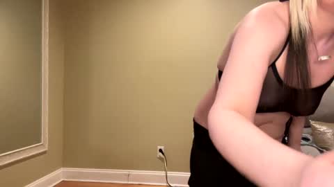 Snapshot of sexypiglet2728 chatting on January 2025 02:48:02 AM Sexypiglet2728 online show from January 2025 02:48:02 AM